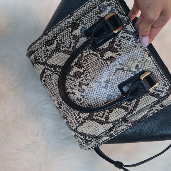 BCBG snakeskin crossbody - Picture 2 of 6